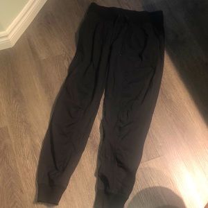 Girls Lululemon joggers size 6